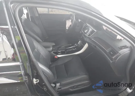 2017 Honda Accord Touring V6 z USA, uszkodzony, nr VIN 1HGCR3F96HA039595